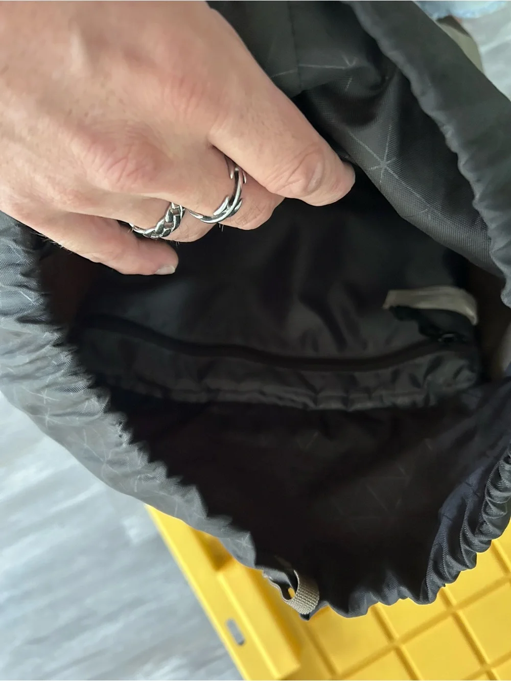 Black Diamond Street Creek 20L Backpack in Taupe